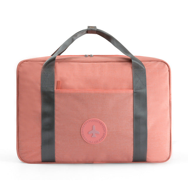 Ruime handbagage reistas met slimme opbergvakken voor kleding en accessoires, klaar voor elke reis.