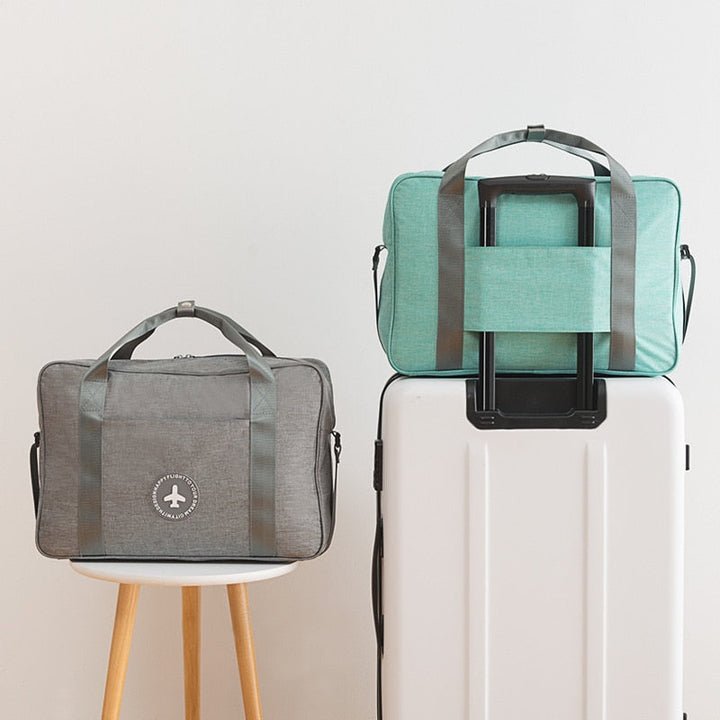 Stijlvolle unisex weekendtas van duurzaam materiaal, perfect voor zakenreizen of een georganiseerde citytrip.