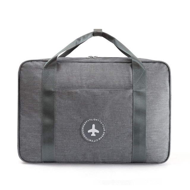 Gedetailleerde blik op het georganiseerde interieur van de handbagage tas met ritsvakken en compartimenten.