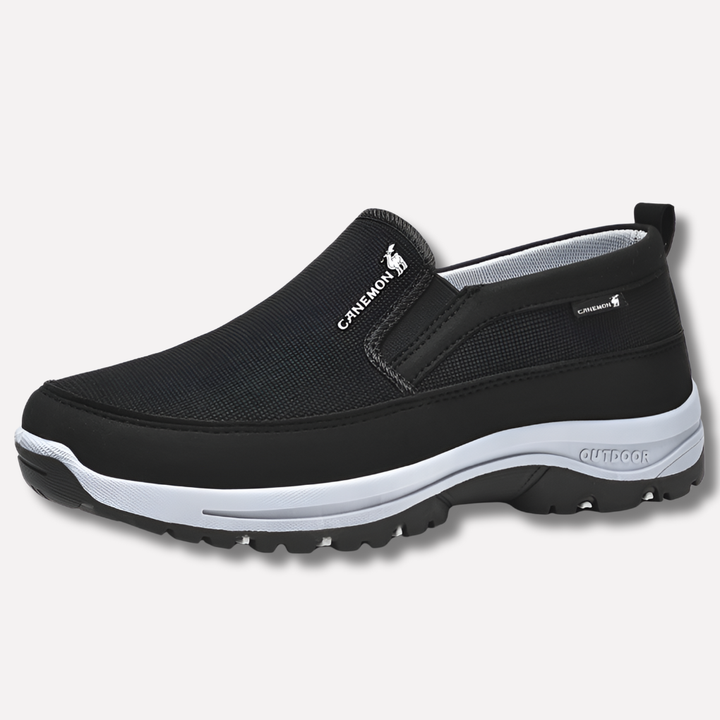 Zwarte waterdichte orthopedische herenschoenen voor comfort en ondersteuning, ideaal voor wandelen.