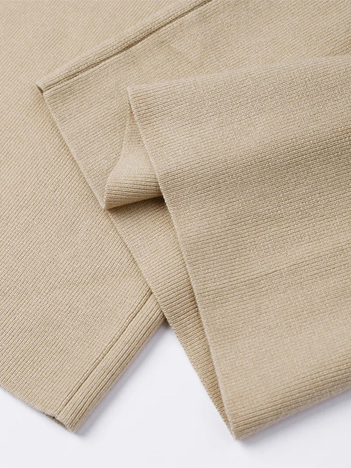 Dames Tweedelige Set in Beige, asymmetrische snit, elegant design voor dagelijks dragen of speciale gelegenheden, hoogwaardige loungewear.
