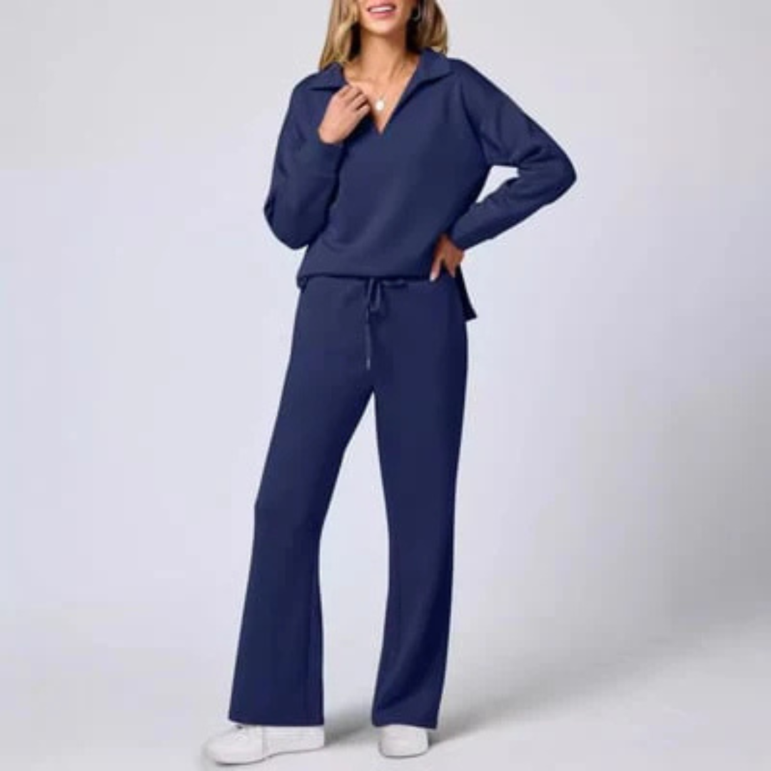Tweedelige dames set met V-hals top en losse broek in zachte kleuren voor stijlvolle ontspanning en comfort.